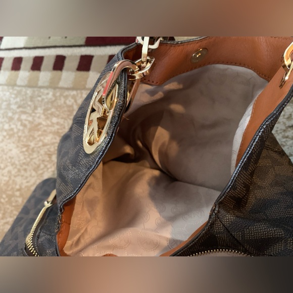 Authentic Michael Kors Purse - Picture 4 of 8